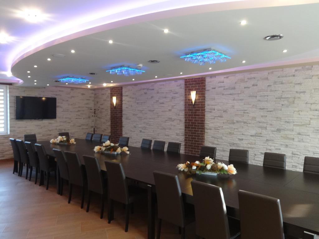 Gosciniec Biznesowy Hostel Dąbrowa Górnicza Εξωτερικό φωτογραφία